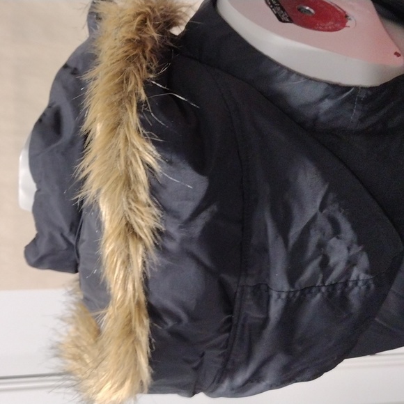 Columbia black zipper down vest with detachable hood. Women's Medium - Picture 11 of 12